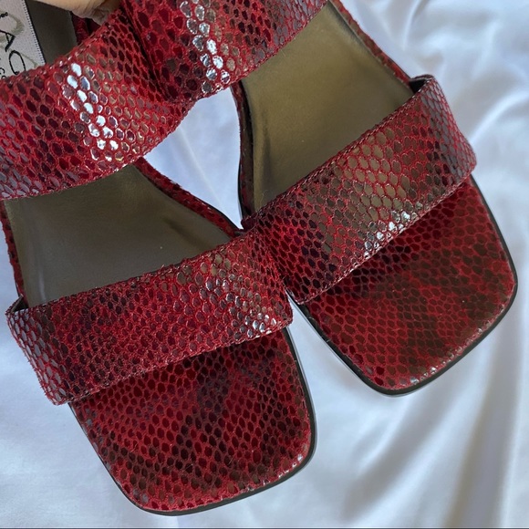 VILLAGER A LIZ CLAIBORNE COMPANY Santina Snakeskin Square Toe Sandal Red 6.5 - Picture 5 of 14